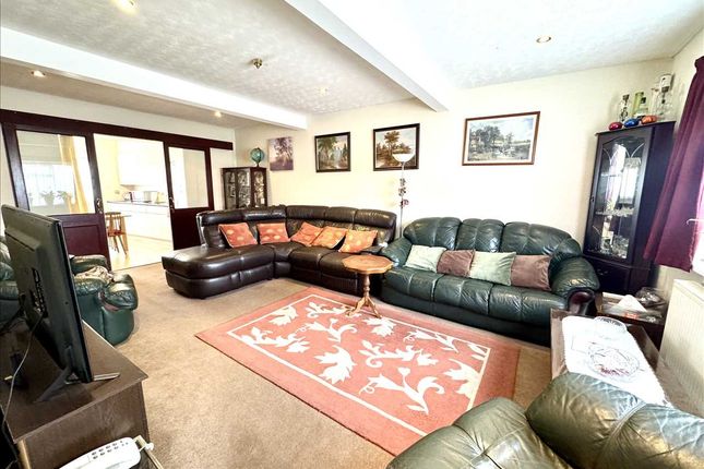 25, Sherborne Road, Feltham photo 3