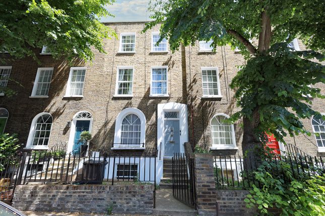 Flat for sale in Canonbury Road, London