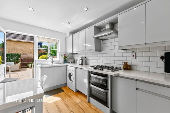 38, Halton Close, London photo 2
