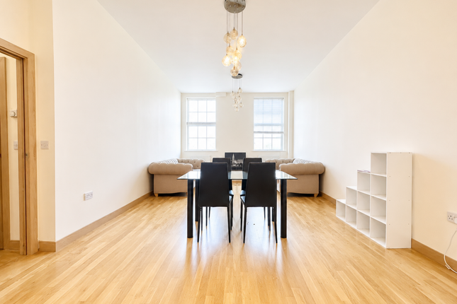 Flat 330, Dagenham photo 2