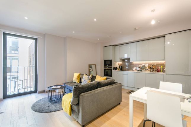 Flat to rent in Drapers Yard, Wandsworth Town, London