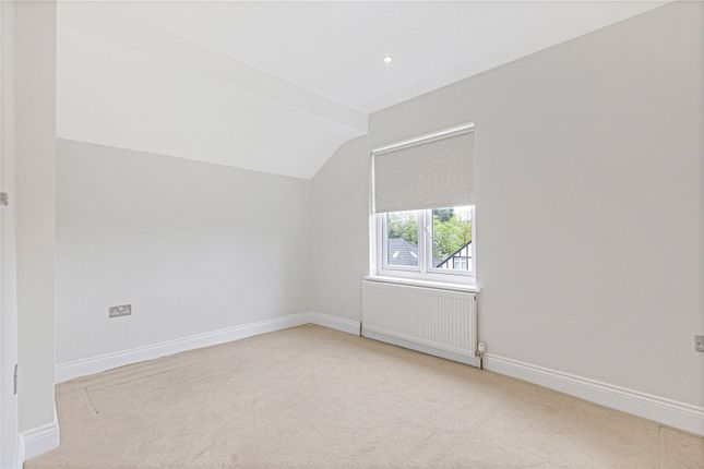 Detached house to rent in Park Road, New Barnet, Barnet