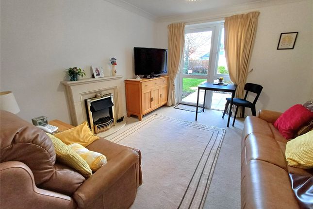 16, Stoneleigh Court, Porthcawl photo 3