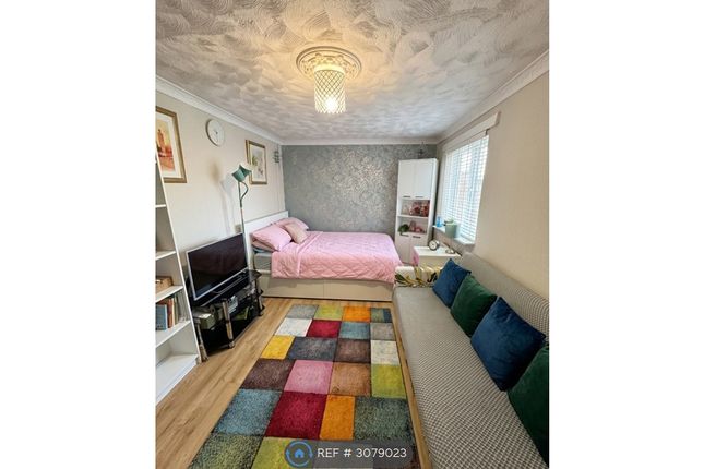 Chigwell photo 3