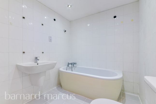 Flat for sale in Lewis Road, Sutton