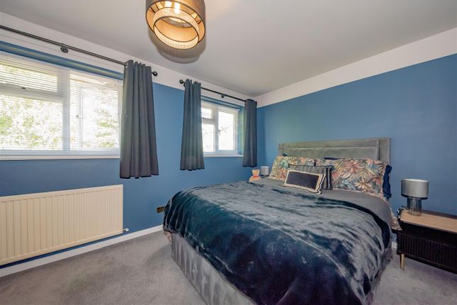 6, Victoria Court, Bagshot photo 4