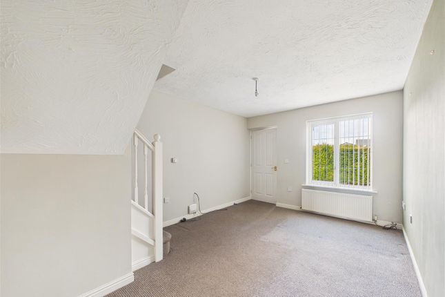 24, Robinia Drive, Hull photo 2