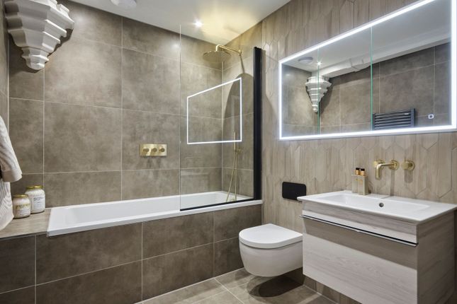 Flat for sale in Glenburnie Road, London