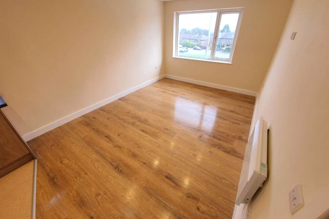 Flat 4, 2, Ling Bob, Halifax photo 3