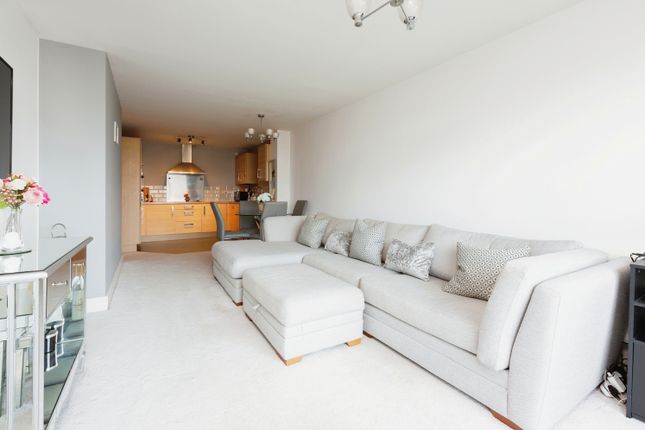 Flat for sale in Canal Road, Gravesend, Kent