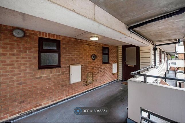 York Court, Kingsway Gardens, Andover photo 2
