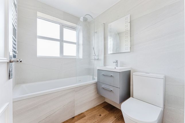 Flat 18, Frances Court, 3, Gandhi Close, Walthamstow photo 4