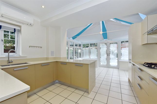 Halcyon Close, Surrey photo 3