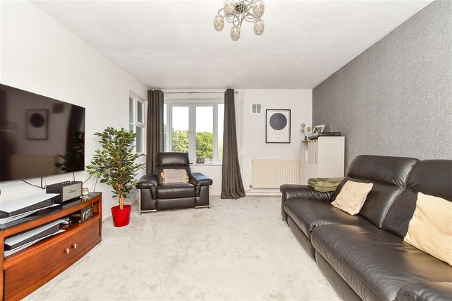 Kenilworth Place, Basildon photo 5