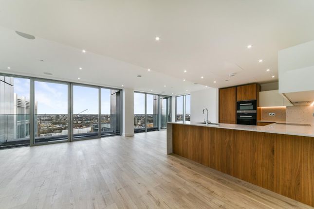 Thumbnail Flat to rent in Cassia House, Piazza Walk, Aldgate, London