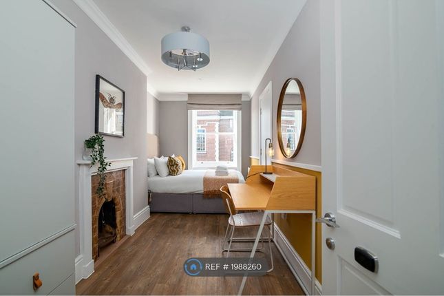 Thumbnail Flat to rent in Doughty Street, London