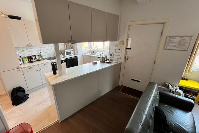 Beechwood Place, Leeds photo 3