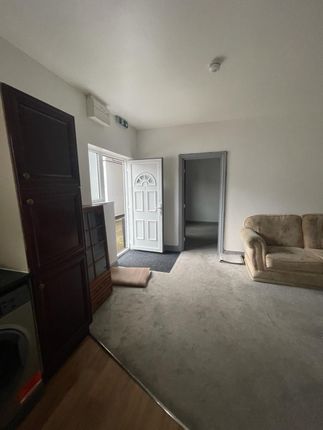 Thumbnail Flat to rent in Birmingham Road, West Bromwich, West Midlands
