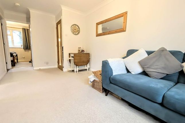 9, Cornwall Road, Bordon photo 3
