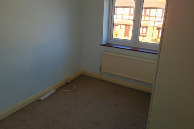 60 Parham Drive, Ilford photo 4