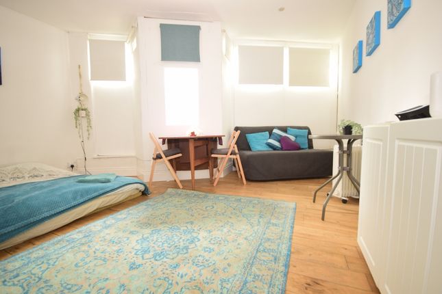 Studio to rent in Monkton Street, Ryde