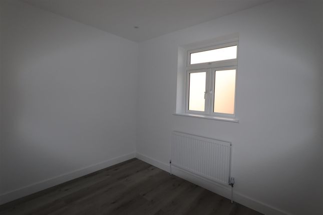 Flat 2, 5, Crowstone Road, Westcliff-On-Sea photo 4