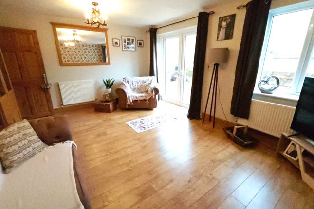 28, Llwyn Cyfarthwch, Carmarthenshire photo 4