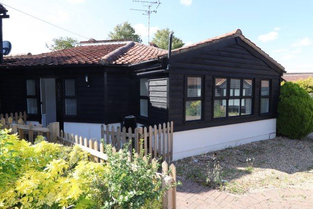 Bungalow to rent in Little Dytchleys Mews, Brentwood CM14