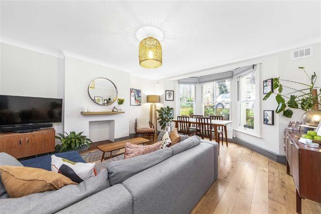 Flat for sale in Manor Park, London