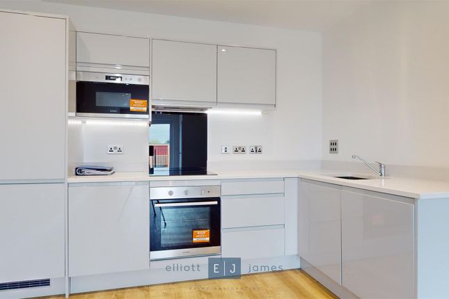 27 Luctons Close, Epping Gate, Loughton photo 4