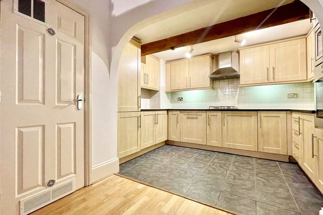 Flat to rent in Royal Drive, London