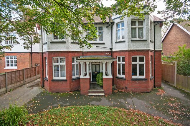 Flat to rent in Cavendish Road, Redhill