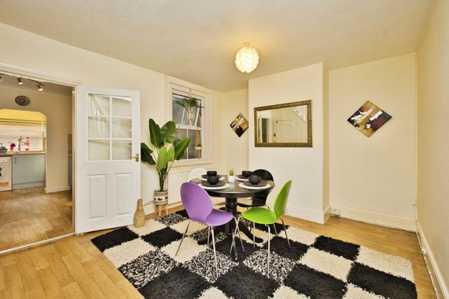 2, Hendford Grove, Somerset photo 5