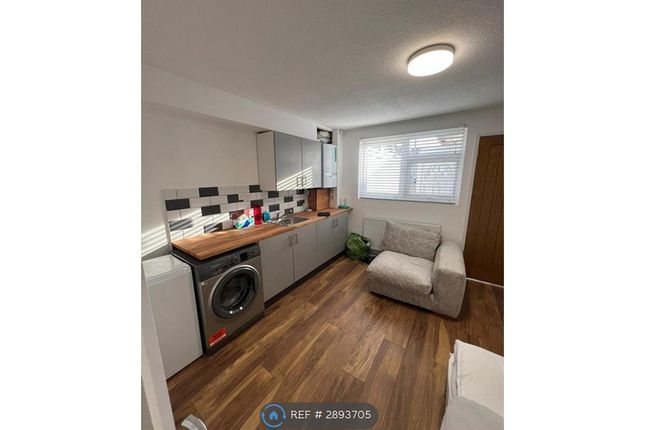 Meadow Close, Barnet photo 5