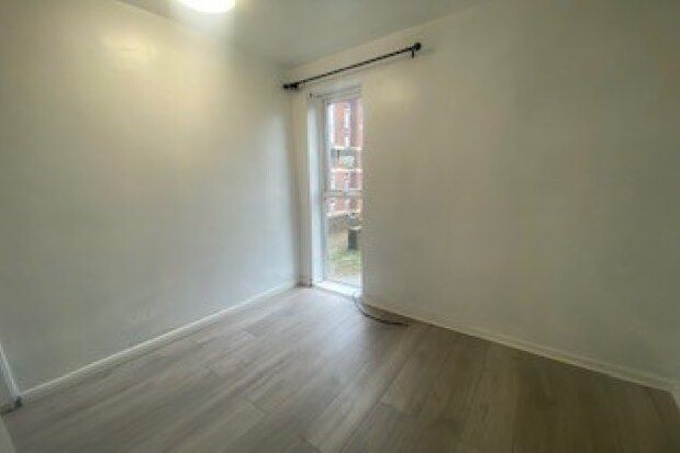Thumbnail Flat to rent in Downs Road, Luton
