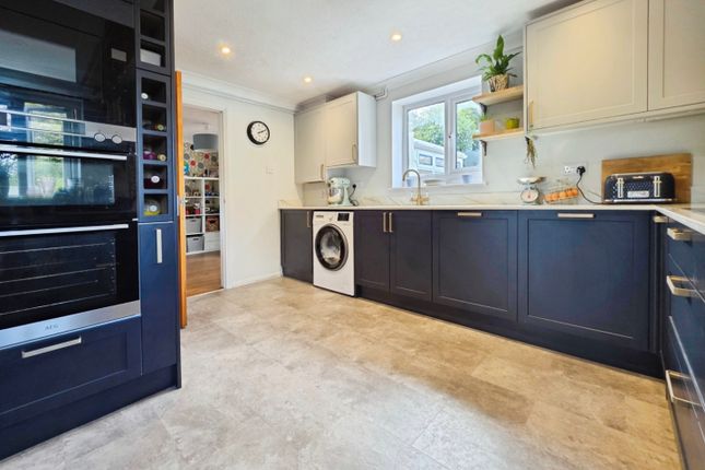6, Manor View, Stroud photo 2
