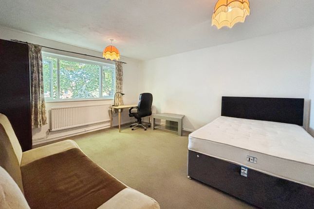 3, Nelson Terrace, Reading photo 2