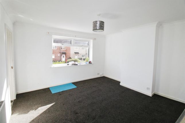 Whincover Drive, Leeds photo 4