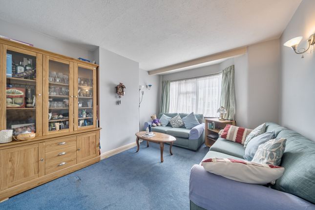37, Wyvenhoe Road, Harrow photo 2