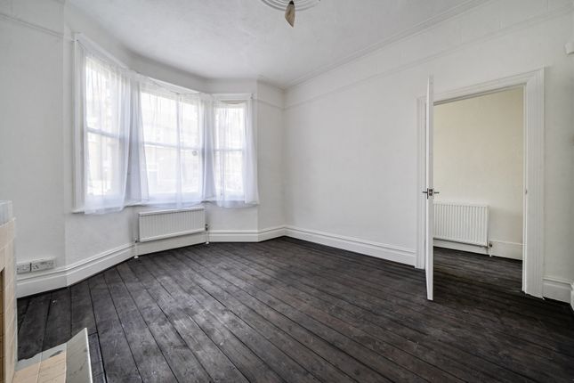 14, Half Acre Road, London photo 4