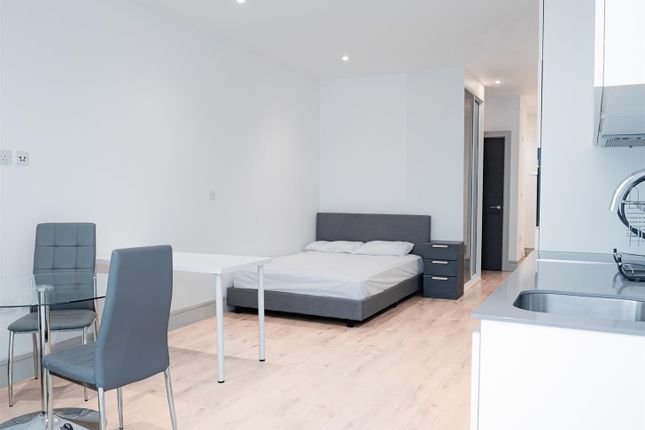 Studio to rent in Lawrence Road, London