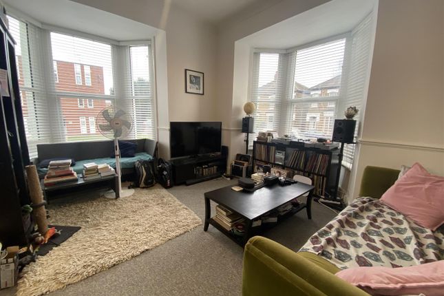 Flat to rent in Prince Road, London