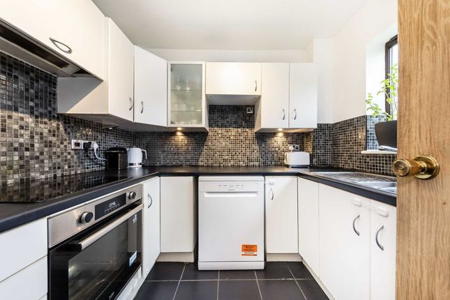 Flat for sale in Wicket Road, Perivale, Greenford
