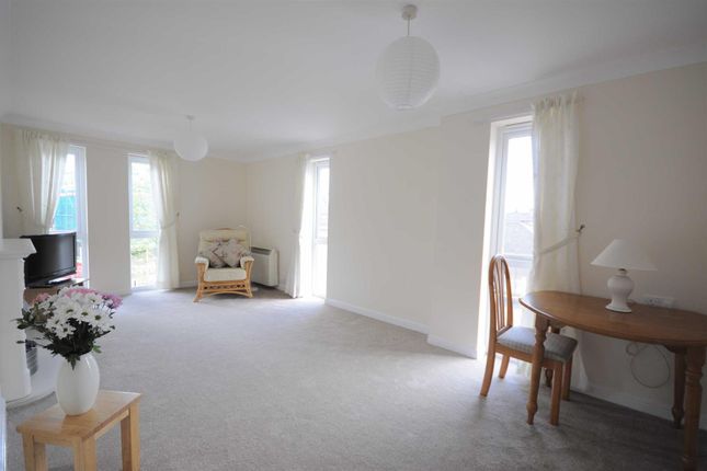 Flat for sale in Crown Street, Stone