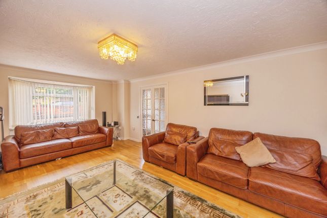 15, Bentley Close, Hampshire photo 3