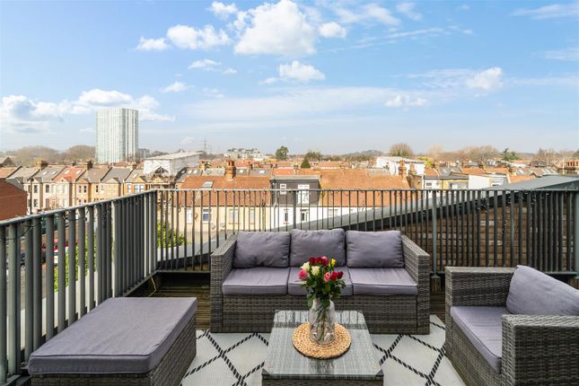 Flat 20 Disraeli House, 3, Breakspear Gardens, Colliers Wood photo 3
