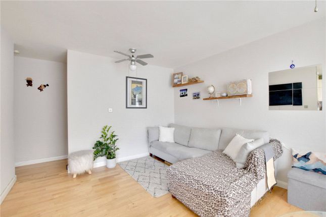 Flat to rent in Armitage Road, Greenwich, London