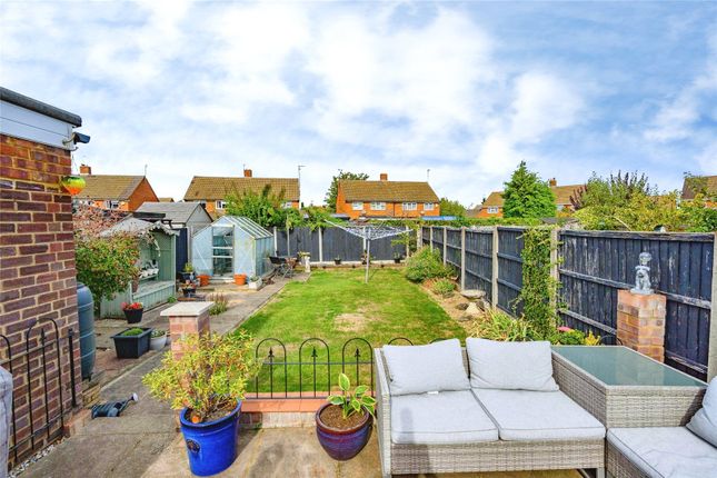 37, Buckwood Avenue, Bedfordshire photo 2