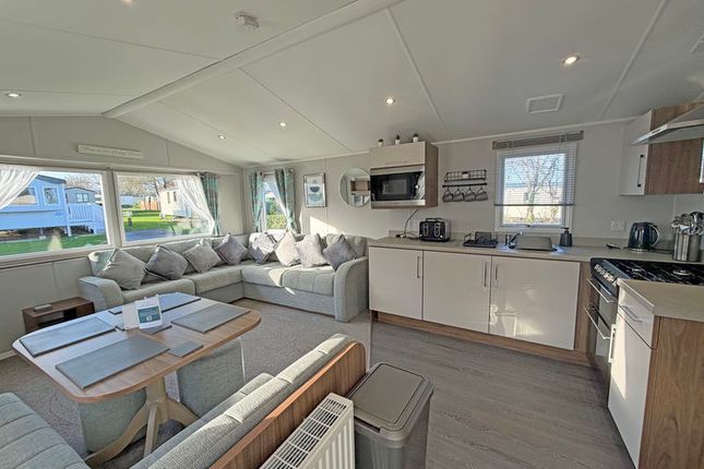 12, Glastonbury Way, Watchet photo 2