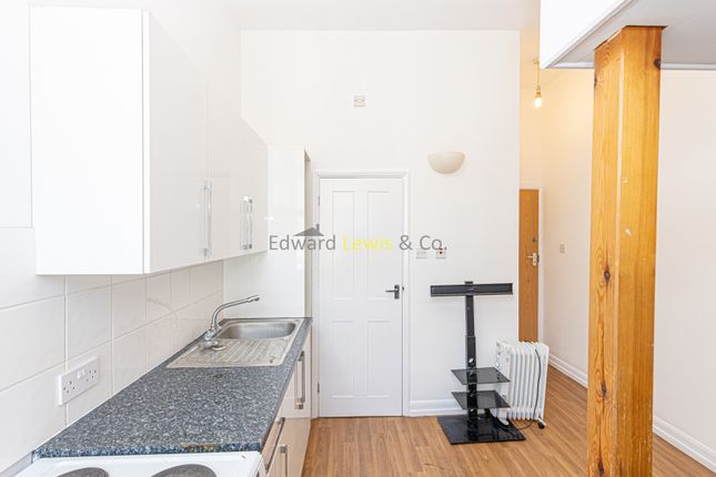 4 Clarence Mansions, Rowhill Road, London photo 5